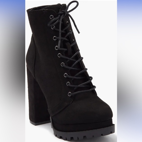 Wild Diva Shoes - Wild Diva Vivian Block Heel Lug Platform Black Lace-Up Boots with Zip Up Sides